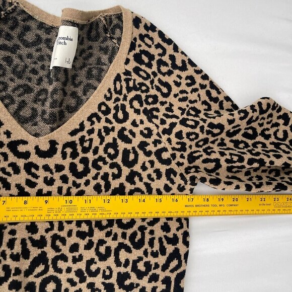 Abercrombie & Fitch Puff Sleeve Soft Knit Deep V-Neck Crop Leopard Sweater Small - Picture 8 of 11